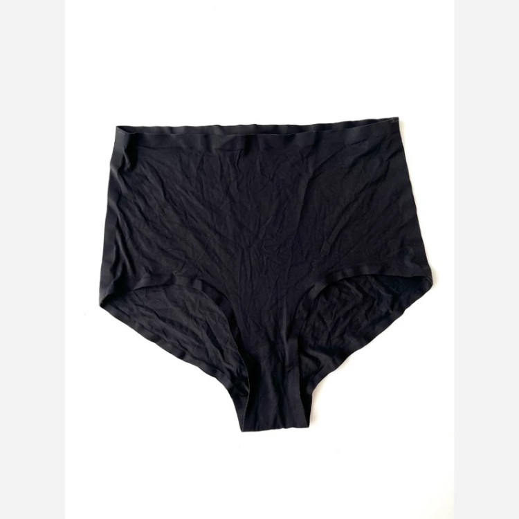 شورت لیزری فاق بلند برند اسمارا esmara یا اویاندا Oyanda سایز 40 و 42 و 48 و 50 کرم و مشکی